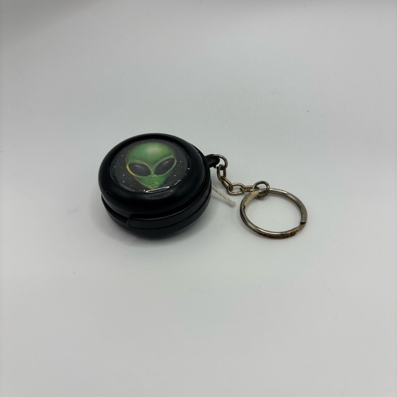 Vintage Alien Print Yoyo Keychain - Picture 2 of 3